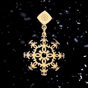 Chanel Beauty Gold Snowflake Pendant / Keychain